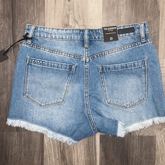 ⭐️ NWT Blank NYC The Barrow Jean Shorts - Picture 4 of 4